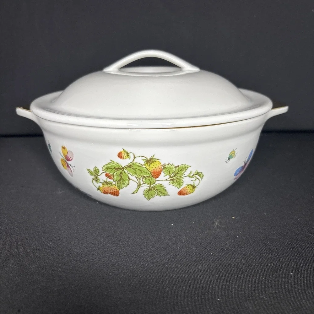 Oven To Table Cookware Berries &‎ Butterflies Covered Dish